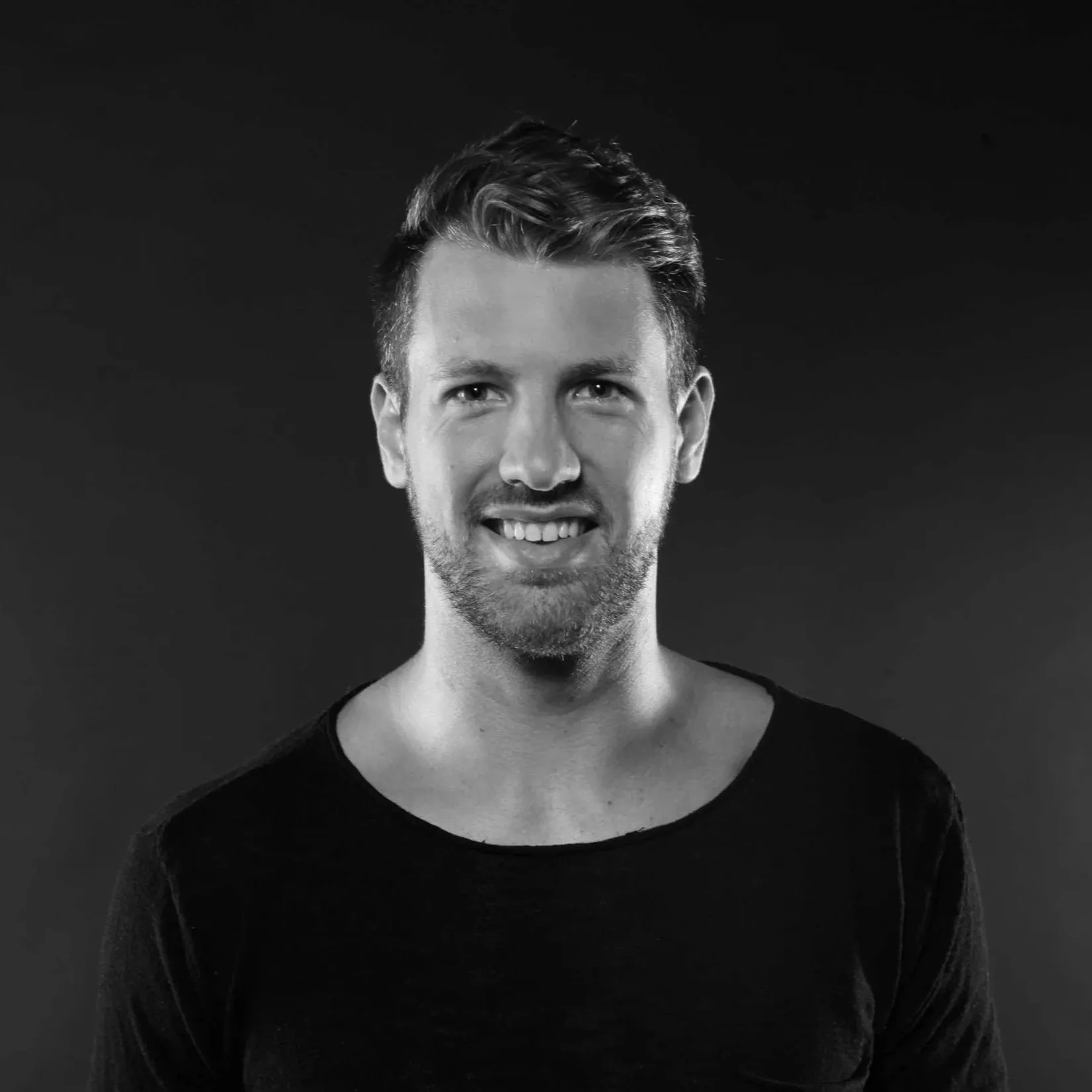 Porträt von Lukas Gromöller, Hochzeits-DJ und Percussionist aus Münster